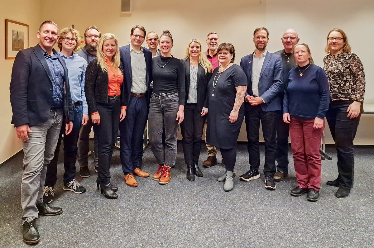 Der neue Kreisvorstand v.l.n.r.: Stefan Beyer, Daniel Repp, William Schlosser, Andrea Philipp-Dittrich, Patrick Frisch, Tim Wagner, Petra Teufel, Annett Hänel, Norbert Bieseke, Antje Kleinle-Wolf, Thomas Nitzsche, Dietmar Möller, Sabine Arndt, Alexandra Drechsler